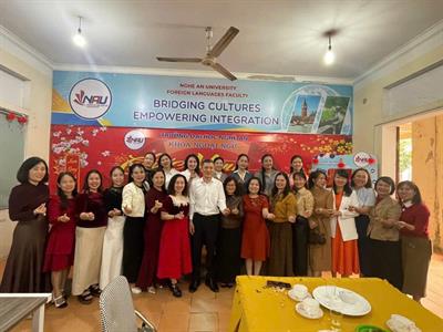 Ngày làm việc đầu tiên của năm Bính Ngọ rộn ràng như sắc xuân đang nở