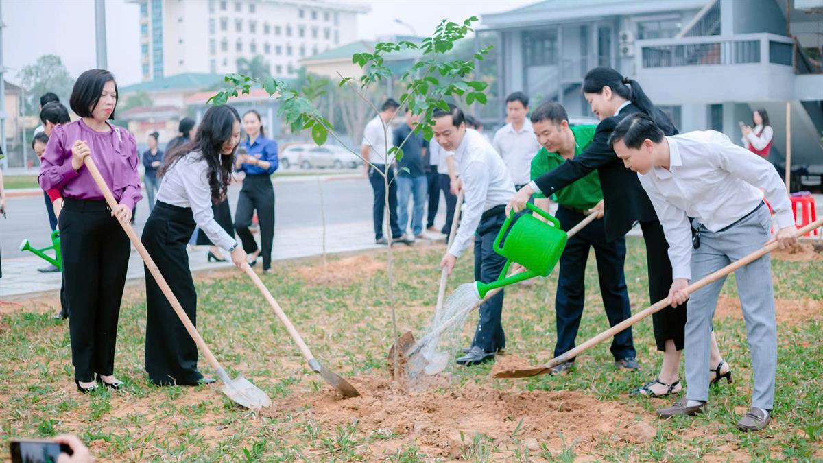 Phòng Quản lý Cơ sở vật chất đồng hành tổ chức Lễ Phát động “TẾT TRỒNG CÂY ĐỜI ĐỜI NHỚ ƠN BÁC HỒ” – Xuân Bính Ngọ 2026
