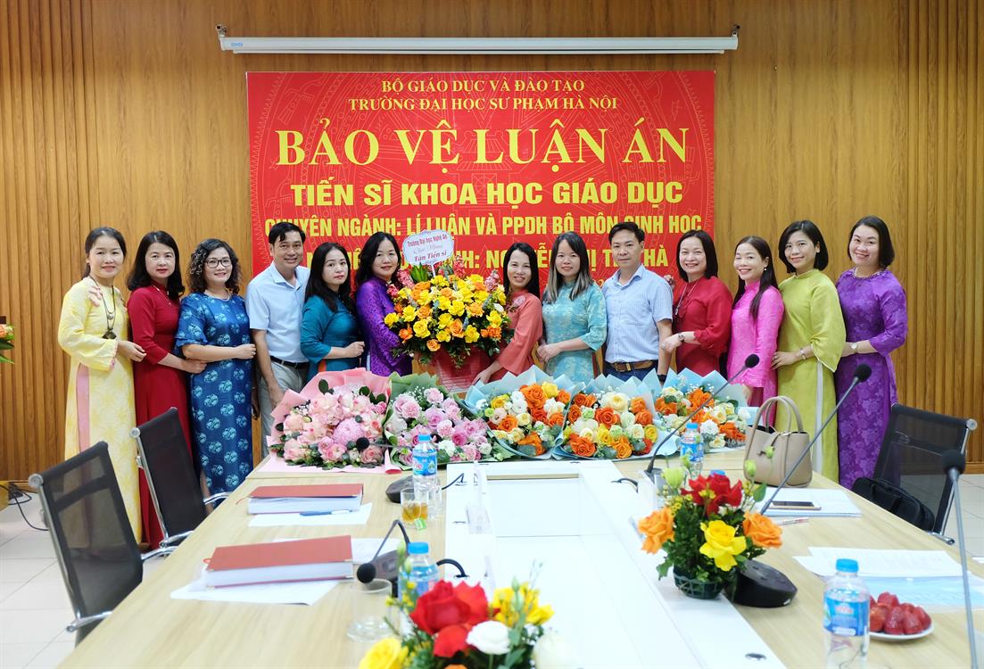 NCS Nguyễn Thị Thu Hà – giảng viên Khoa Mầm non, Trường Đại học Nghệ An – đã bảo vệ thành công luận án Tiến sĩ chuyên ngành Lí luận và Phương pháp dạy học bộ môn Sinh học