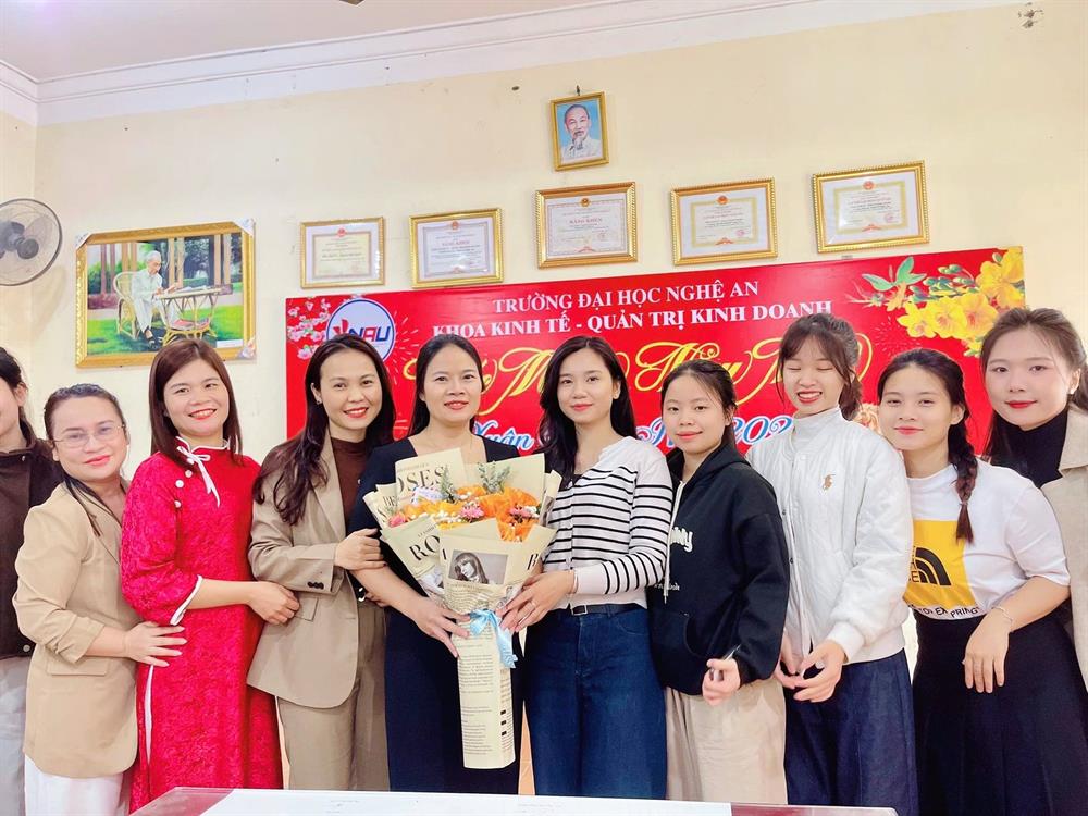 NHỮNG KHOẢNH KHẮC THÁNG BA ĐẦY YÊU THƯƠNG