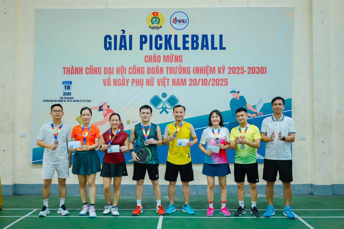 Ngày hội Pickleball sôi động chào mừng các sự kiện ý nghĩa tại Trường Đại học Nghệ An