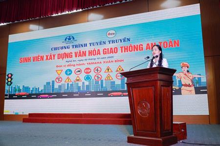 Sinh viên Trường Đại học Nghệ An xây dựng văn hoá giao thông an toàn