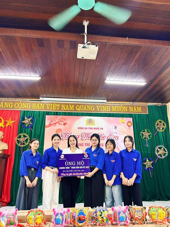 Trung thu sẻ chia tại làng trẻ SOS 