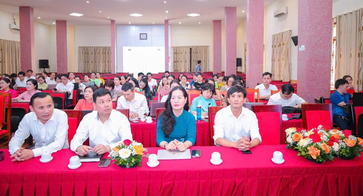 Hội nghị tập huấn giới thiệu Các bộ tiêu chuẩn đối sánh, xếp hạng gắn sao trong nước và quốc tế