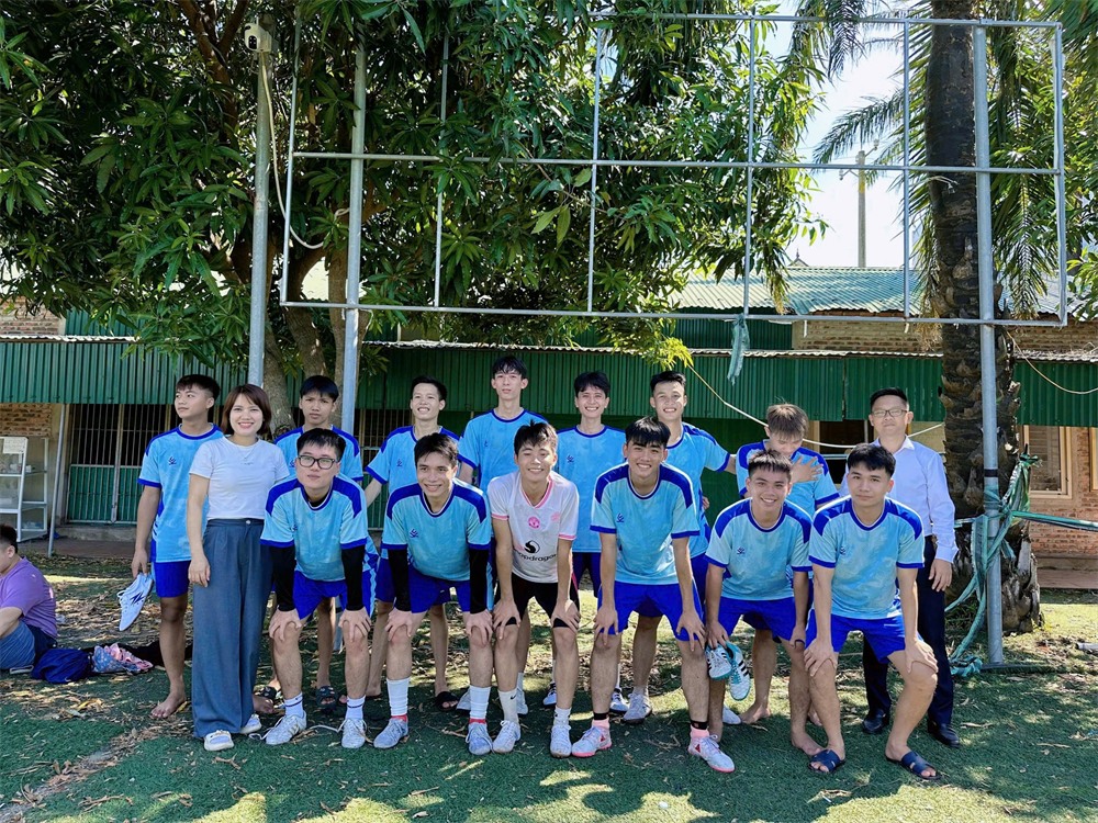 Đội bóng Liên chi đoàn Khoa Tài chính – Ngân hàng, Trường Đại học Nghệ An tham gia Giải bóng đá chào mừng Tân sinh viên năm học 2025 - 2026