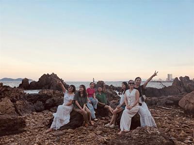 Giao lưu văn hóa với giảng viên người Mỹ – Cùng khám phá vẻ đẹp đảo Lan Châu, Cửa Lò, Nghệ An 