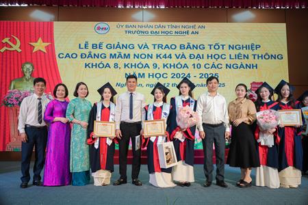 Lễ bế giảng và trao bằng tốt nghiệp – Dấu ấn không thể nào quên của K44 Khoa Mầm non