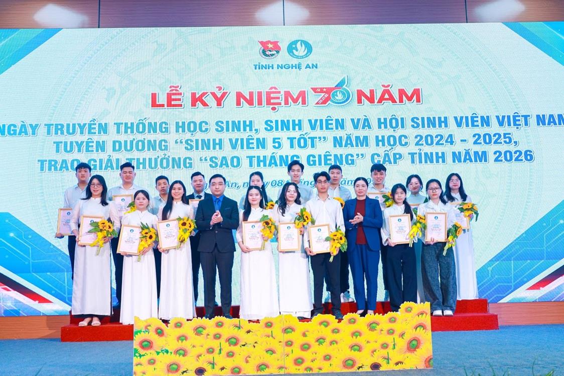 Trường Đại học Nghệ An lan tỏa giá trị giáo dục qua các gương “Sinh viên 5 tốt”, “Sao Tháng Giêng”