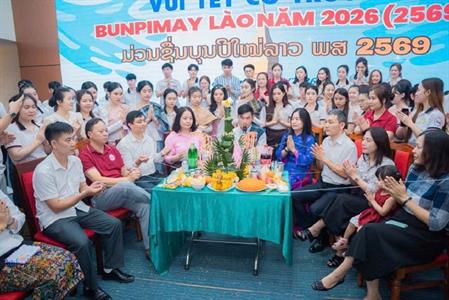 Đón Tết Bunpimay gắn kết trái tim sinh viên Việt - Lào