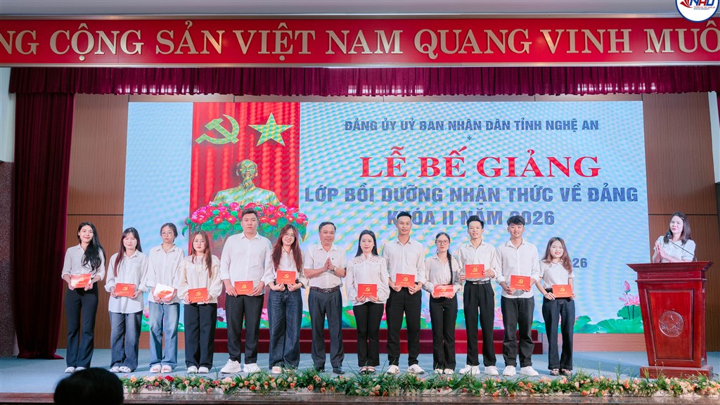 Sinh viên Trường Đại học Nghệ An hun đúc lý tưởng, lan tỏa khát vọng đứng trong hàng ngũ của Đảng
