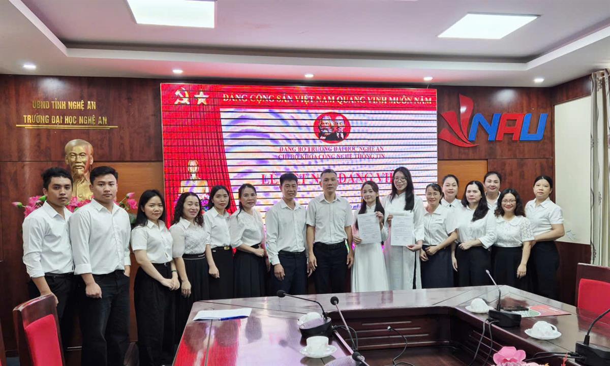 LỄ KẾT NẠP ĐẢNG VIÊN MỚI: DẤU ẤN TRƯỞNG THÀNH CỦA NHỮNG SINH VIÊN ƯU TÚ KHOA CÔNG NGHỆ THÔNG TIN - NAU