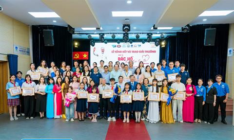 Tự hào những trái tim luôn hướng về Bác Hồ kính yêu!
