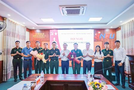 Hội nghị bàn giao sĩ quan biệt phái đến công tác tại Trường Đại học Nghệ An